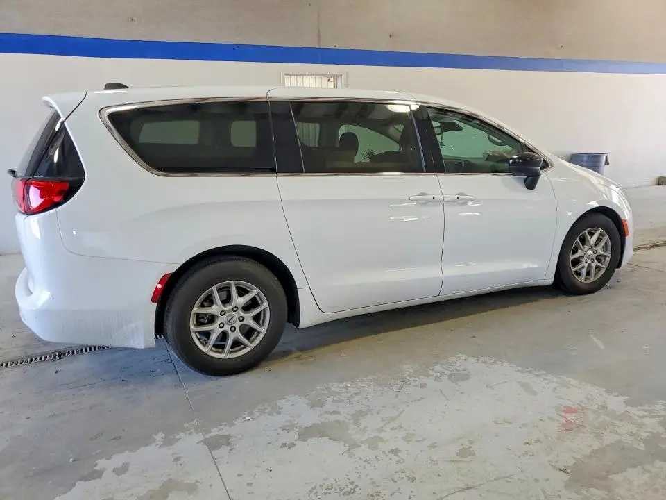 2024 CHRYSLER VOYAGER LX  