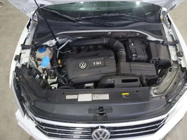 2017 VOLKSWAGEN PASSAT SE  