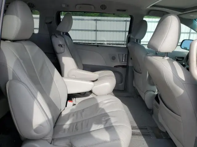 2011 TOYOTA SIENNA XLE  