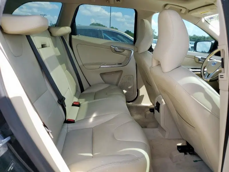 2015 VOLVO XC60 T5 PREMIER  