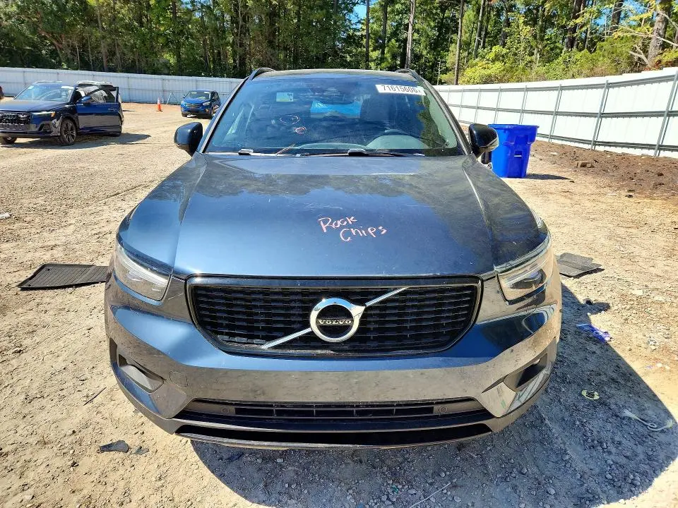 2022 VOLVO XC40 T5 R-DESIGN  