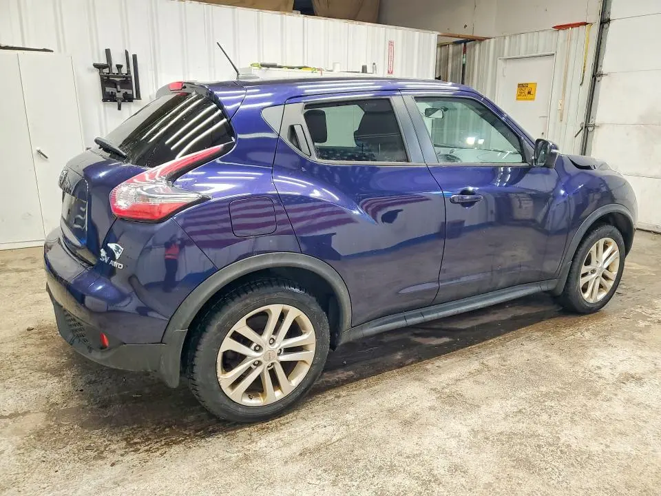 2015 NISSAN JUKE SV  