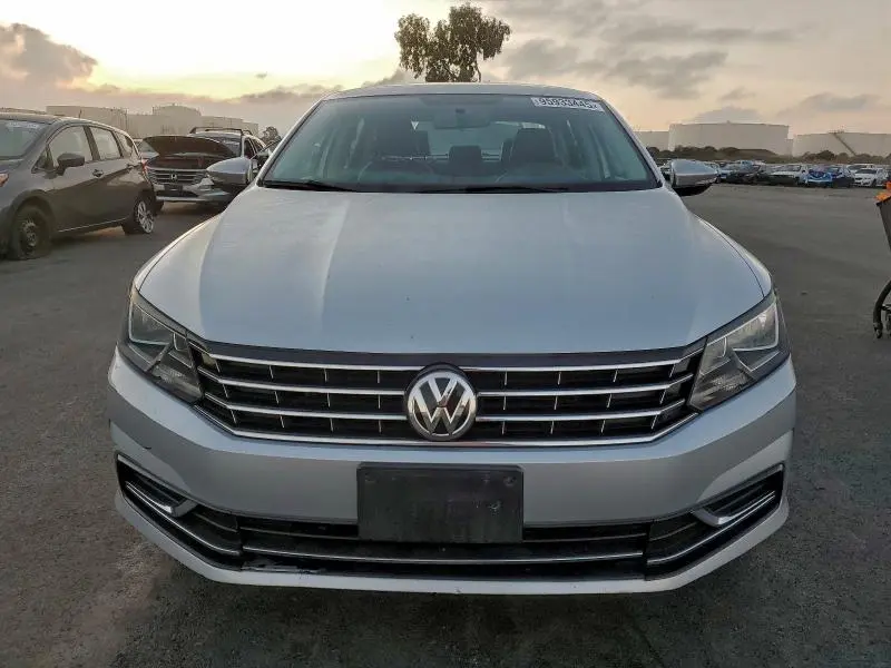 2017 VOLKSWAGEN PASSAT SE  
