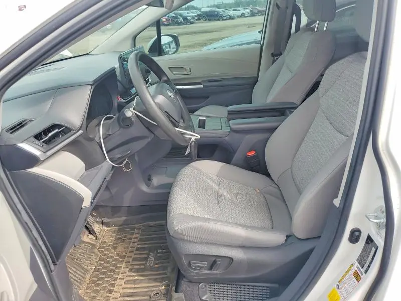 2022 TOYOTA SIENNA LE  