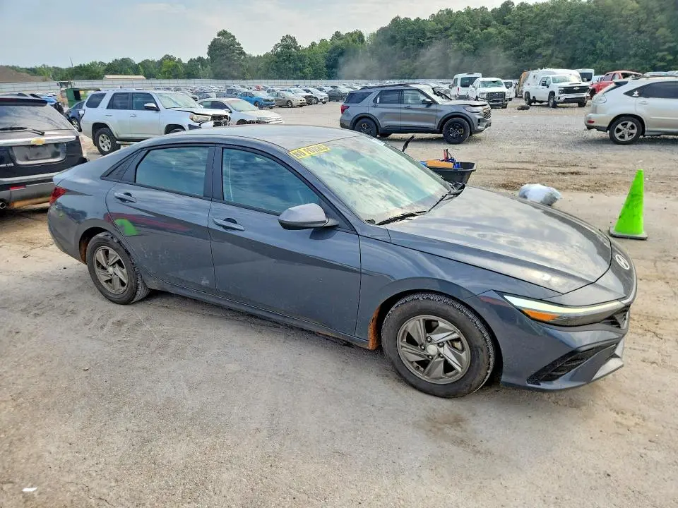 2025 HYUNDAI ELANTRA SE  