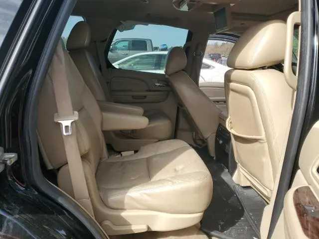 2011 CADILLAC ESCALADE LUXURY  