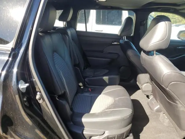 2024 TOYOTA HIGHLANDER LE  