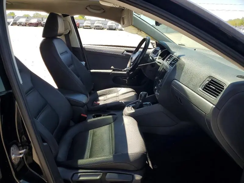 2017 VOLKSWAGEN JETTA SE  