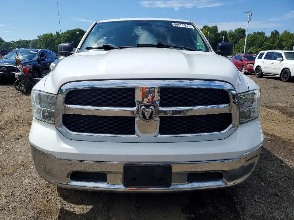 2016 RAM 1500 SLT  