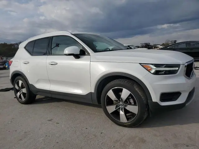 2022 VOLVO XC40 T5 MOMENTUM  