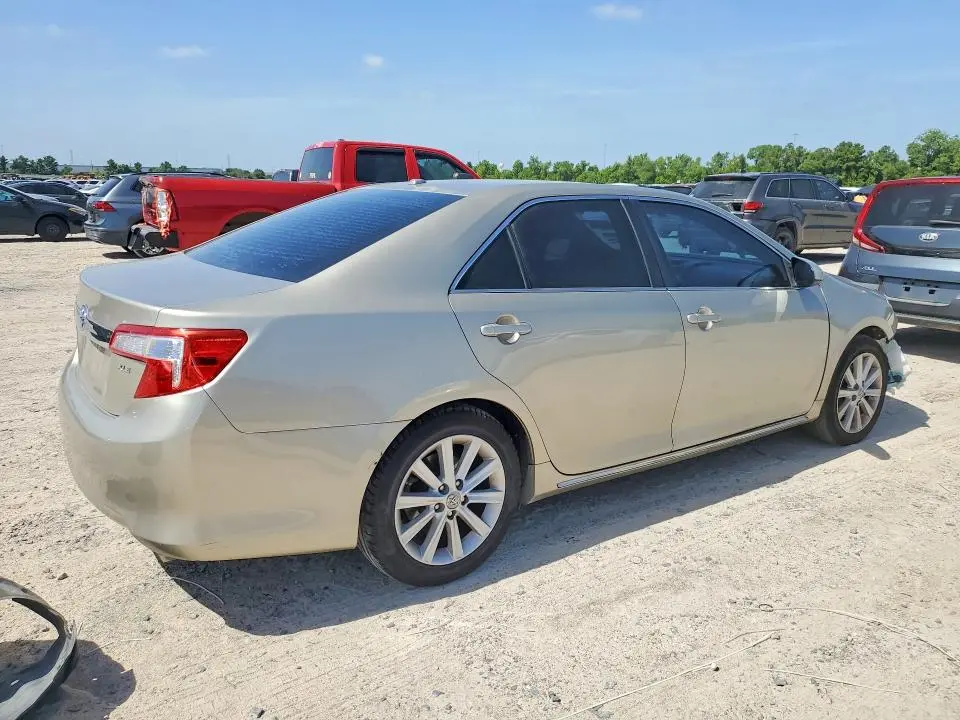 2013 TOYOTA CAMRY XLE  