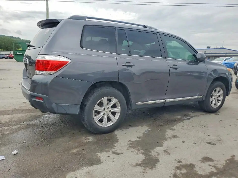 2011 TOYOTA HIGHLANDER SE  