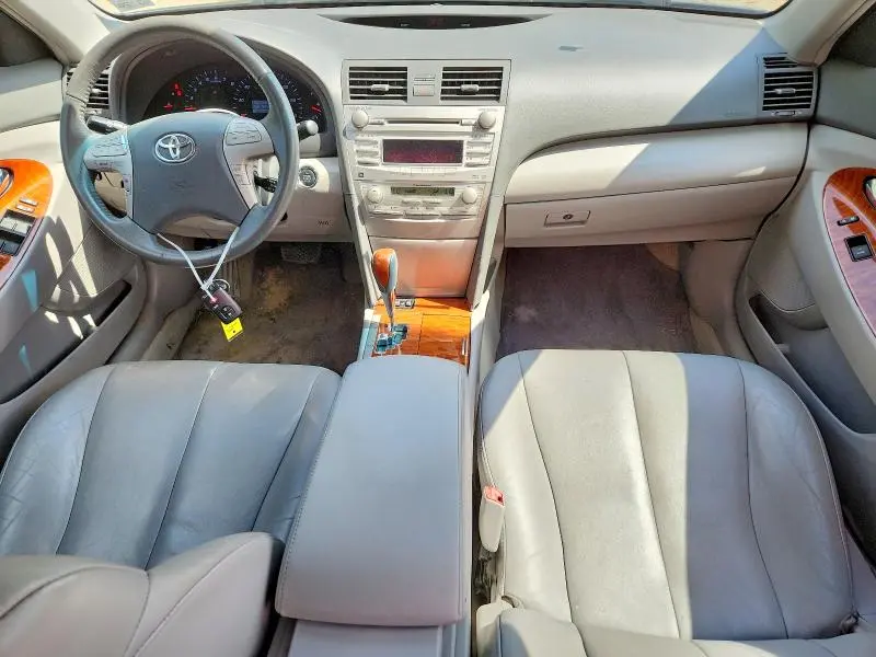 2011 TOYOTA CAMRY XLE  