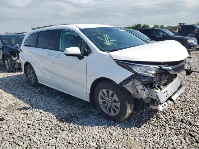 2022 TOYOTA SIENNA LE  
