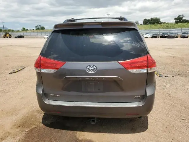 2011 TOYOTA SIENNA XLE  