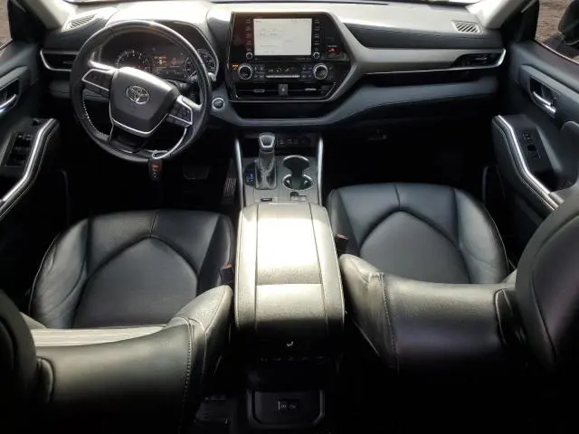 2022 TOYOTA HIGHLANDER XLE  