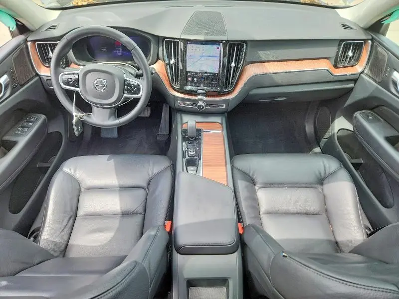 2023 VOLVO XC60 PLUS  