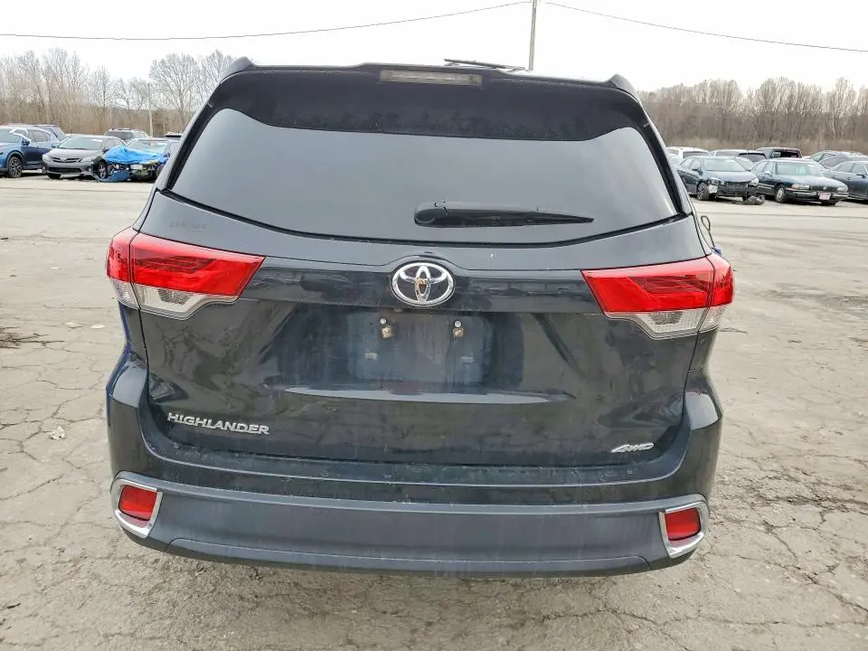 2019 TOYOTA HIGHLANDER LE  