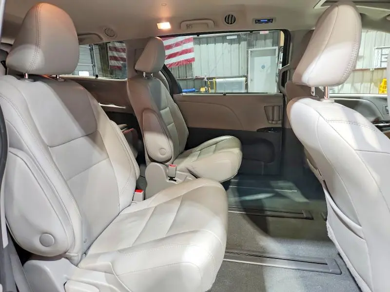 2020 TOYOTA SIENNA XLE 7-PASSENGER  