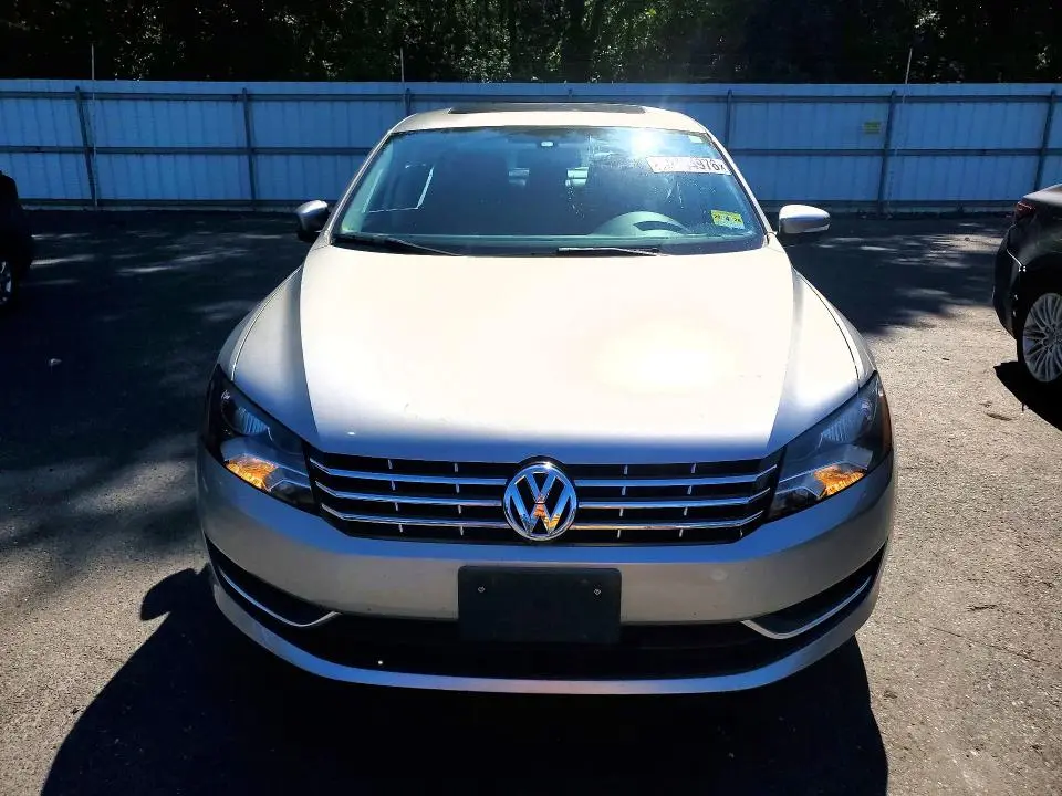 2014 VOLKSWAGEN PASSAT SE  