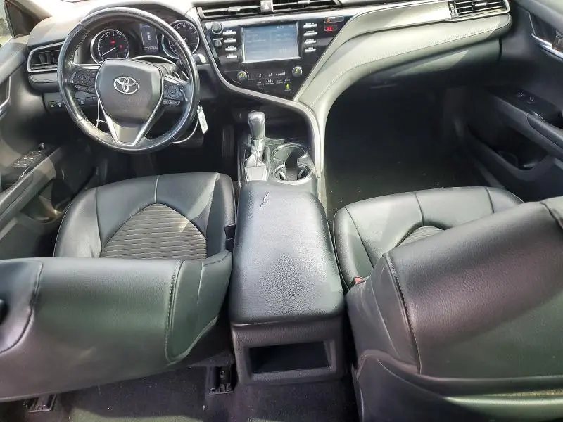 2019 TOYOTA CAMRY SE  
