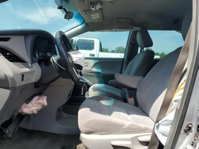 2017 TOYOTA SIENNA   
