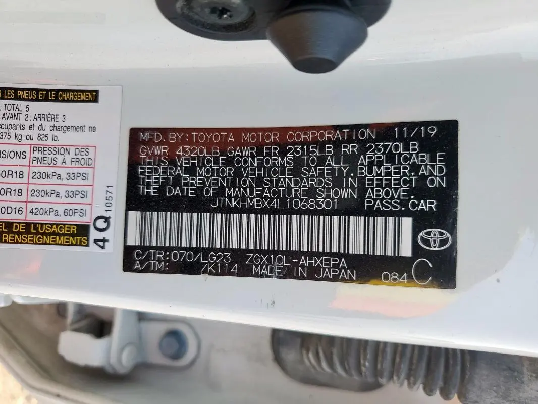 2020 TOYOTA C-HR XLE  