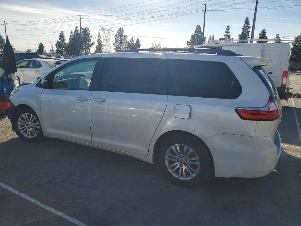 2016 TOYOTA SIENNA XLE  