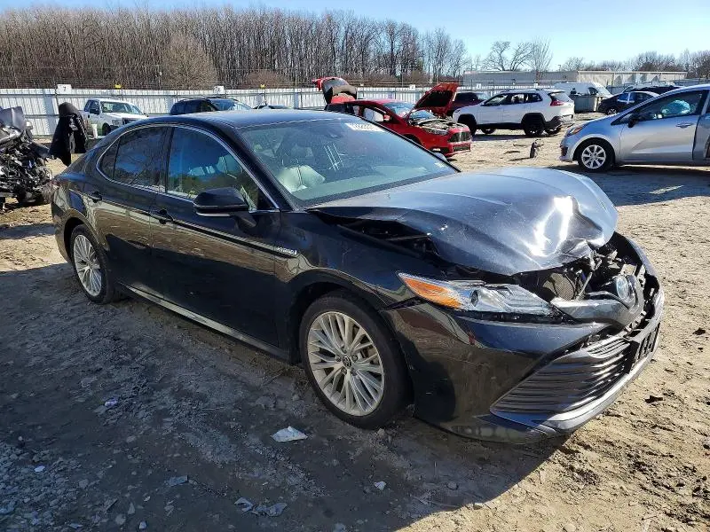 2020 TOYOTA CAMRY XLE  