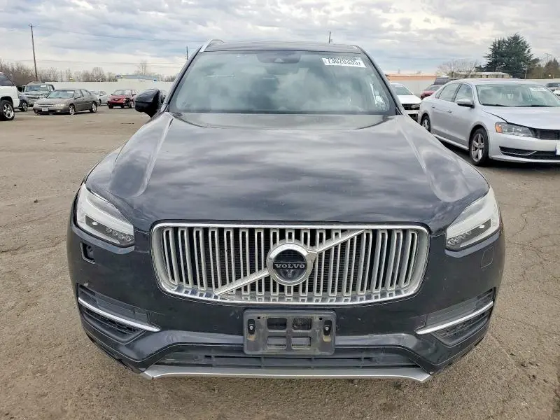 2017 VOLVO XC90 T8  