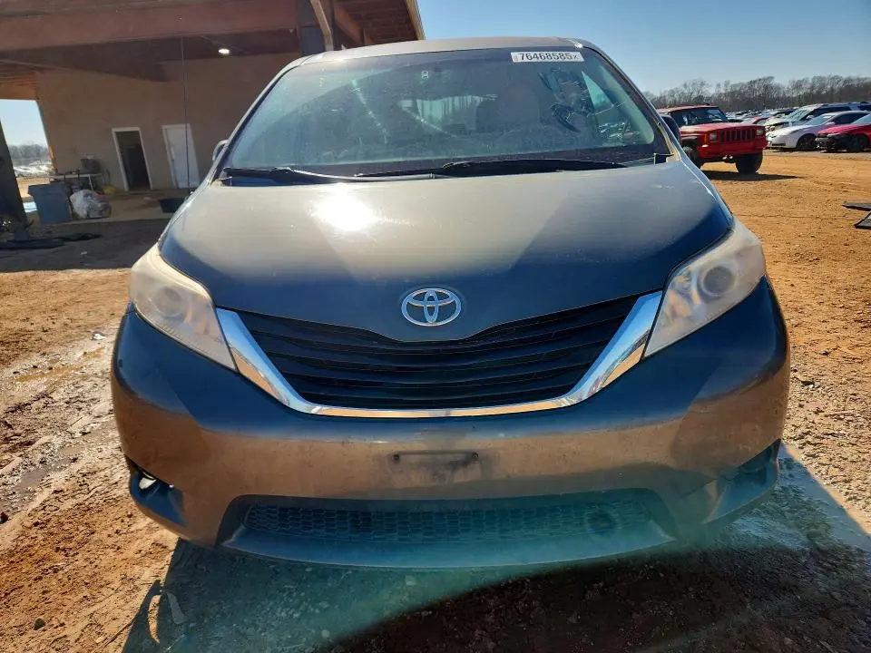2012 TOYOTA SIENNA BASE  