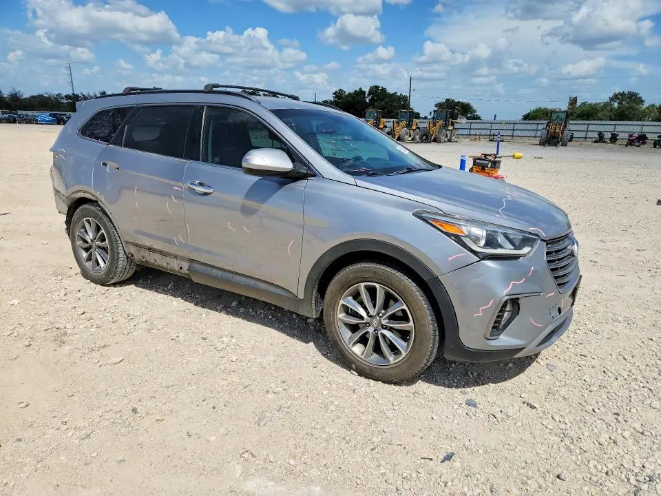 2018 HYUNDAI SANTA FE SE  