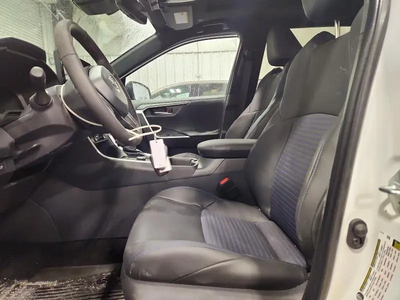 2025 TOYOTA RAV4 XSE  