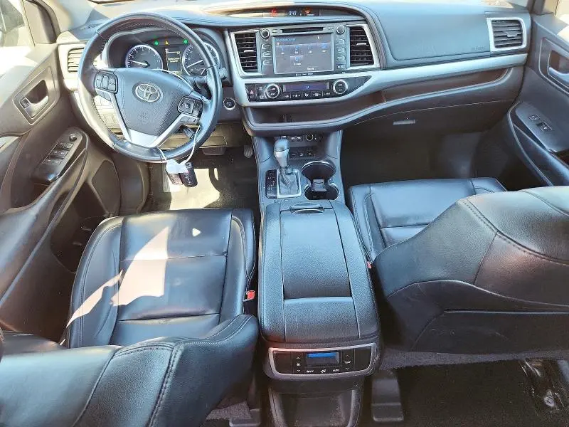 2019 TOYOTA HIGHLANDER XLE  