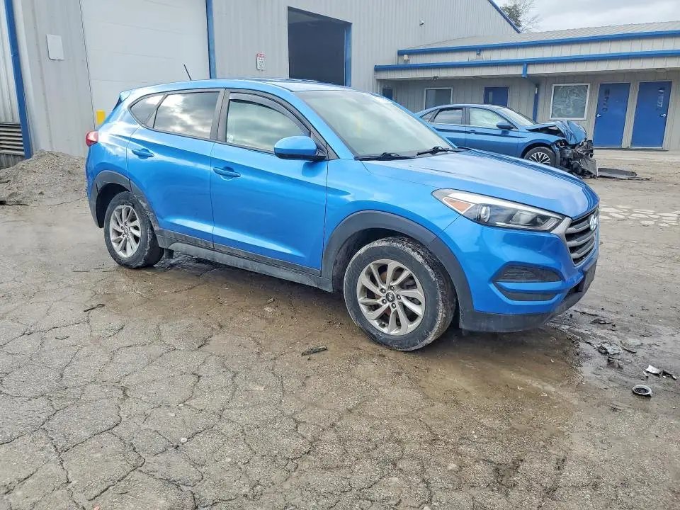 2017 HYUNDAI TUCSON SE  