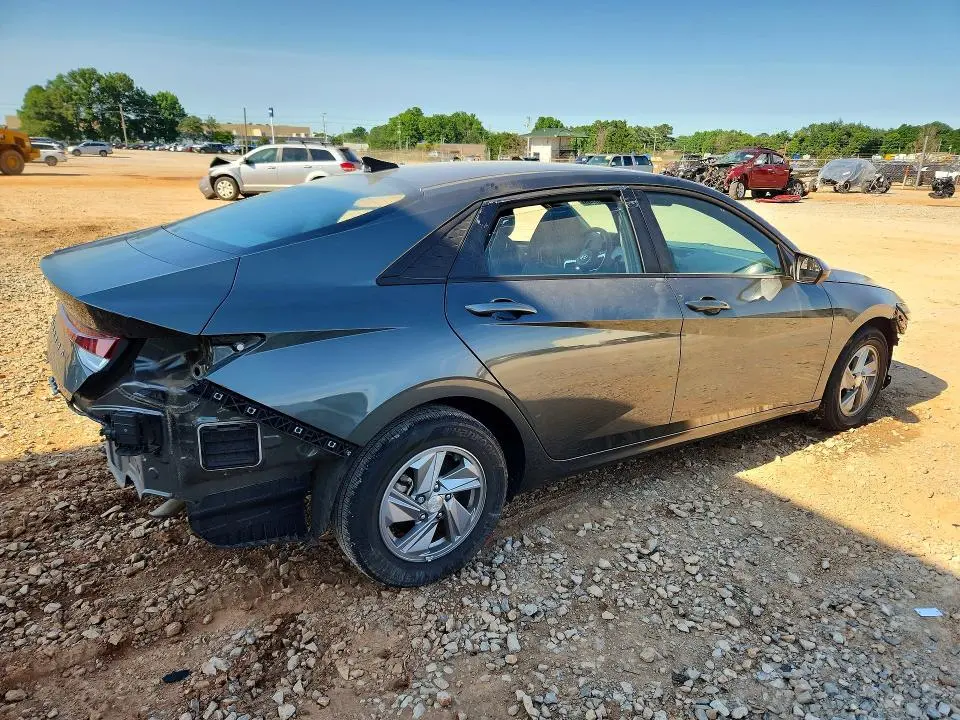 2024 HYUNDAI ELANTRA SE  