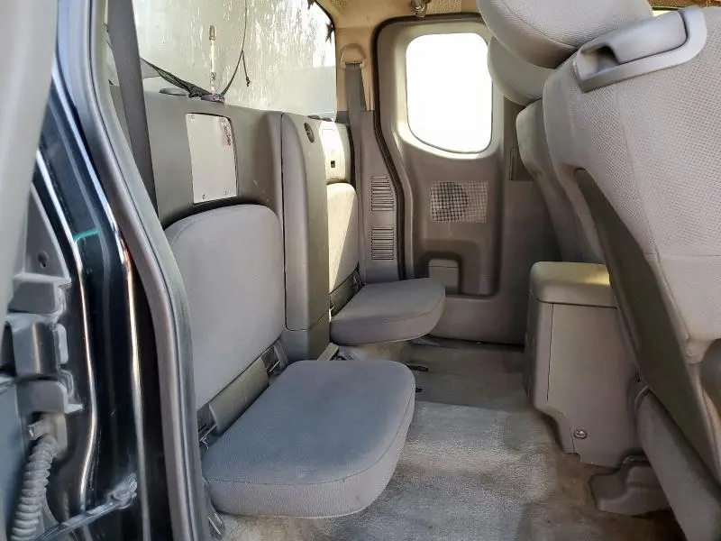 2011 NISSAN FRONTIER S  