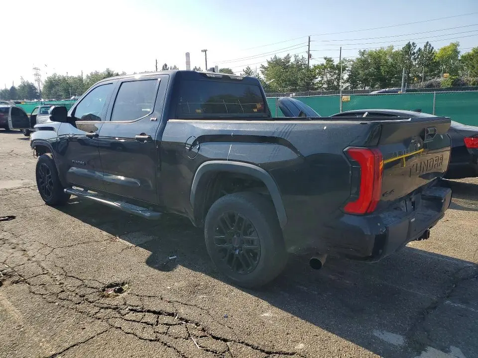 2022 TOYOTA TUNDRA CREWMAX SR5  