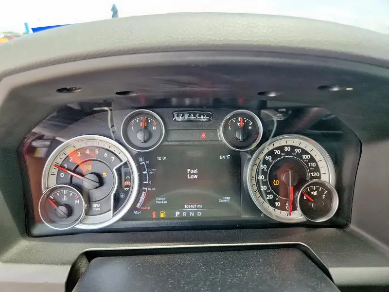 2016 RAM 1500 SLT  