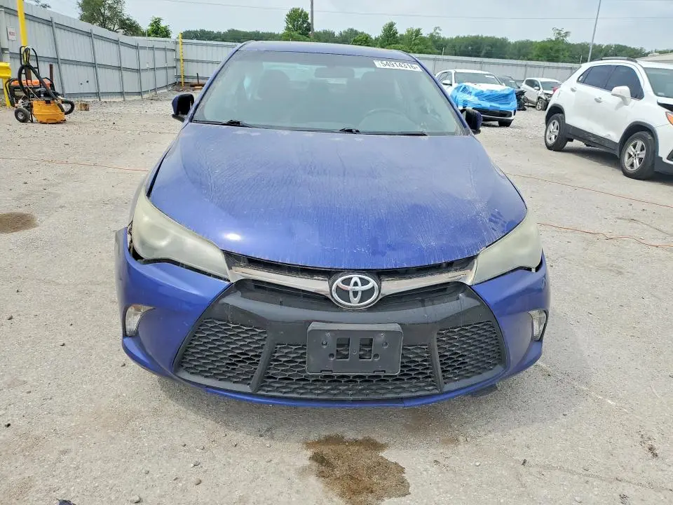 2016 TOYOTA CAMRY SE  