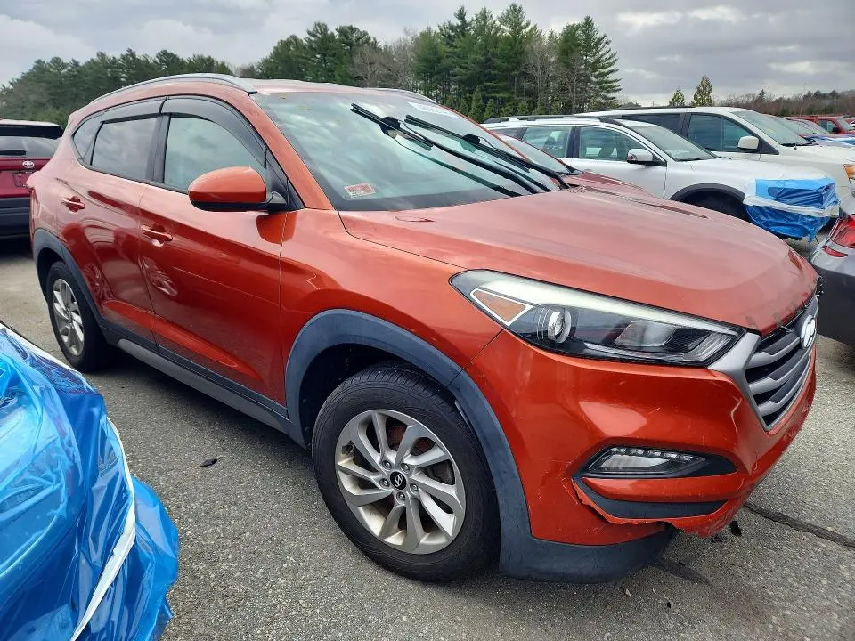 2017 HYUNDAI TUCSON SE  