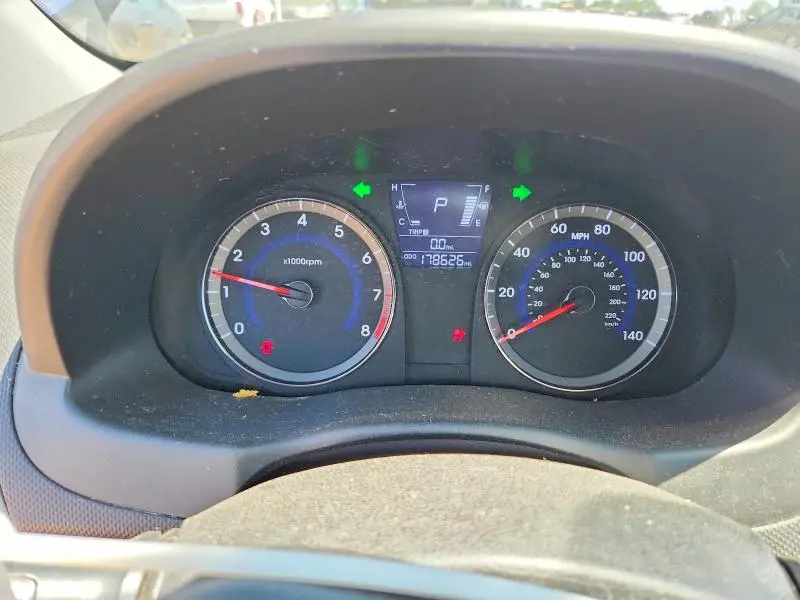 2012 HYUNDAI ACCENT SE  