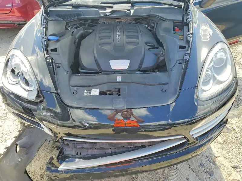 2014 PORSCHE CAYENNE   