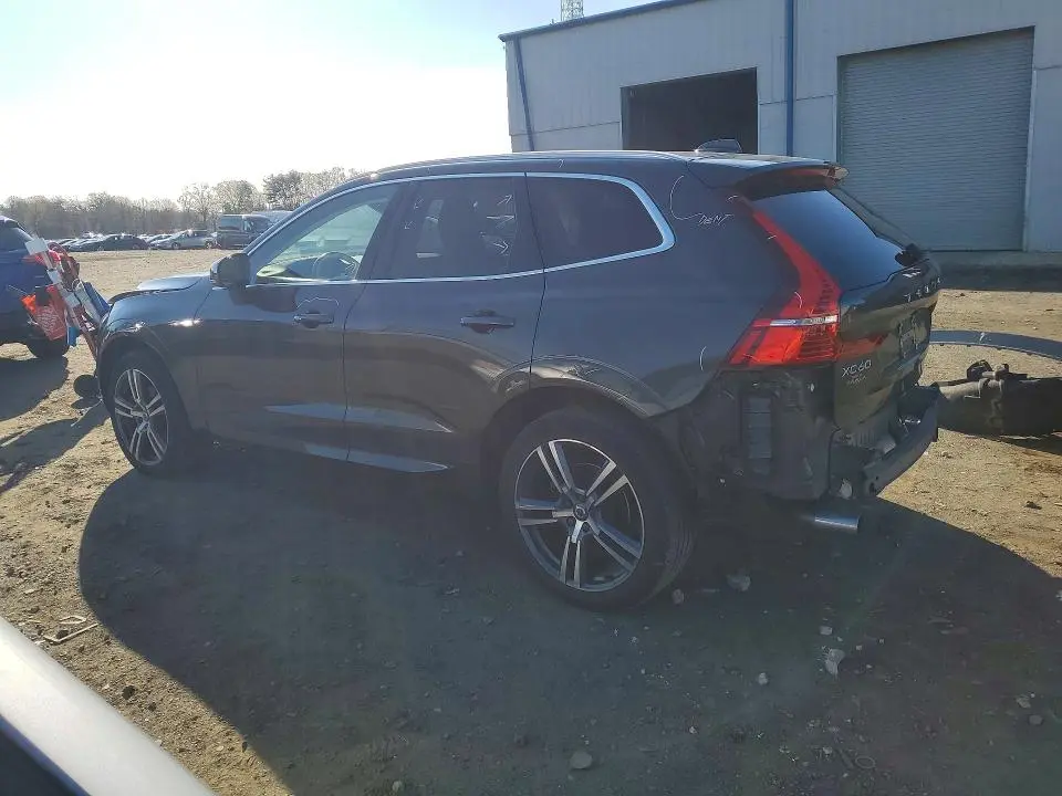 2021 VOLVO XC60 T5 MOMENTUM  