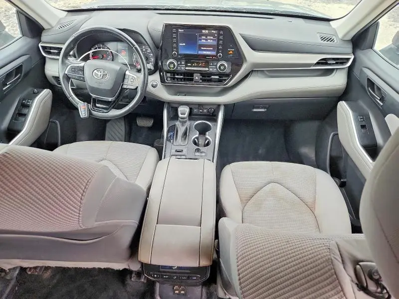 2021 TOYOTA HIGHLANDER LE  
