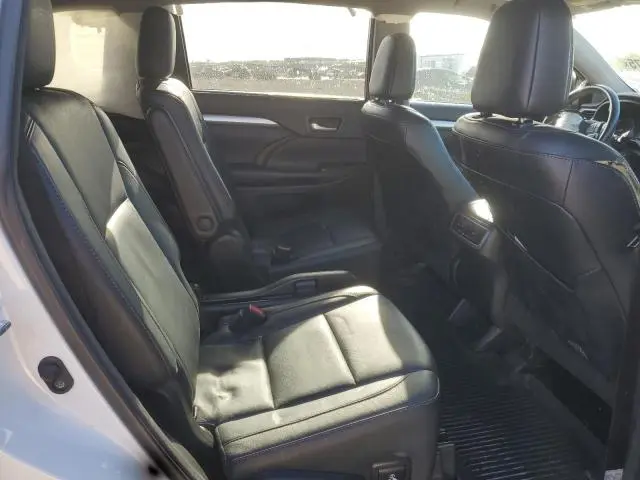 2018 TOYOTA HIGHLANDER SE  