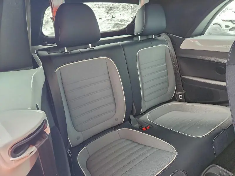 2016 VOLKSWAGEN BEETLE S/SE  