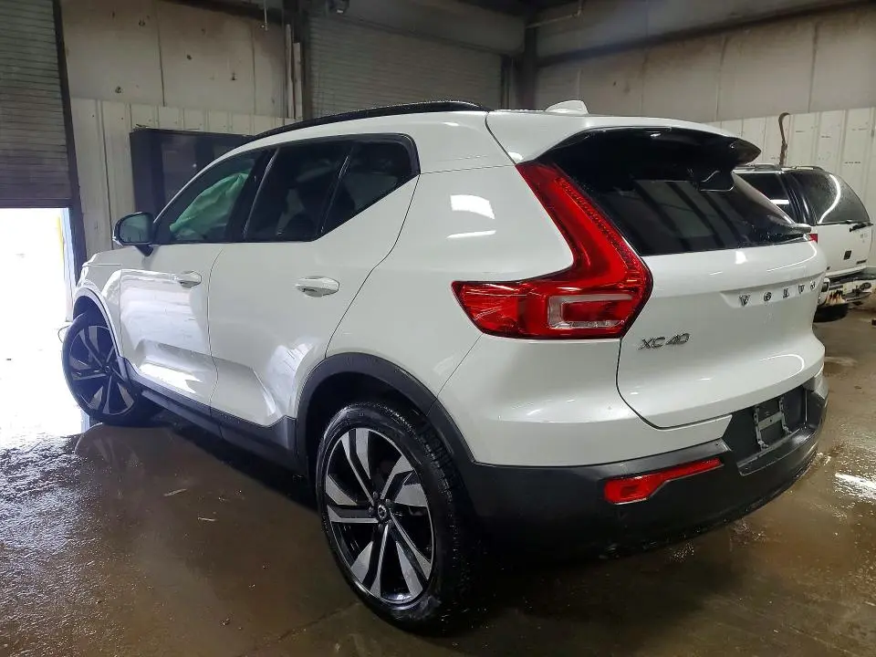 2023 VOLVO XC40 ULTIMATE  