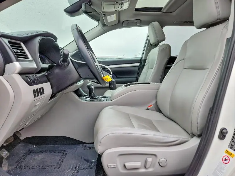 2019 TOYOTA HIGHLANDER XLE  