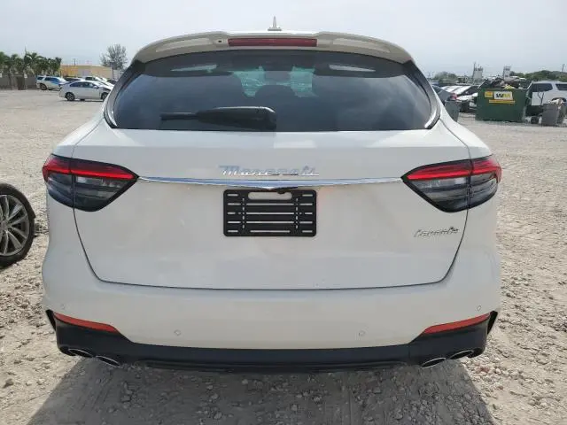 2022 MASERATI LEVANTE BASE  